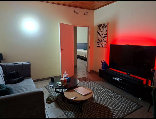 3 BEDROOM FREEHOLD FOR SALE IN LOMBARDY EAST